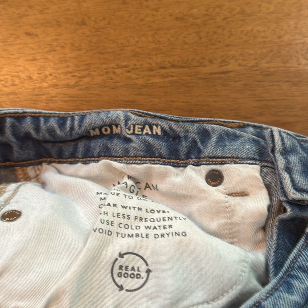 American Eagle Outfitters Light Blue Mom Jeans - Picture 4 of 5